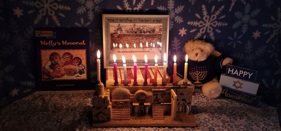 MellyMenorah